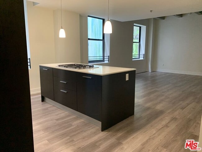 Photo - 727 W 7th St Unit 507