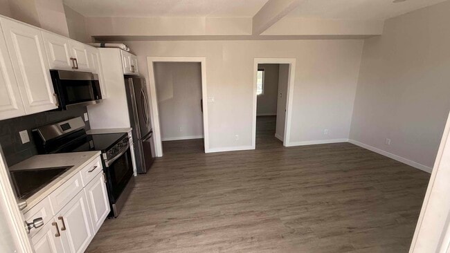 Open plan kitchen - 505 Rose Ave Unit A