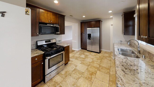Building Photo - SDSU 5BD House – Walk to Campus, Prime Stu...