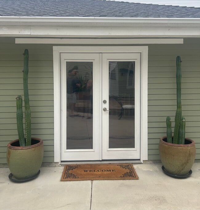 Building Photo - 10390 Don Pico Rd