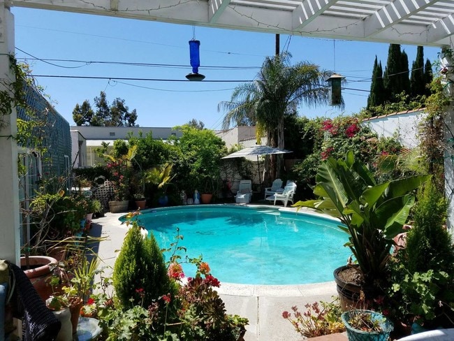 swimming pool - 223 S Carson Rd