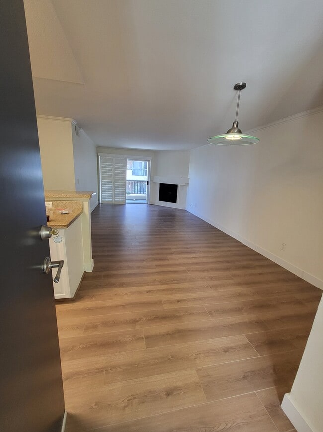 Photo - 5550 Owensmouth Ave Unit 220
