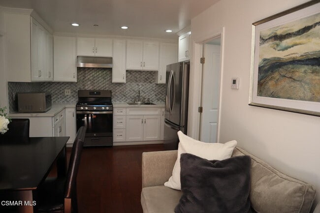 Building Photo - 18600 Ingomar St