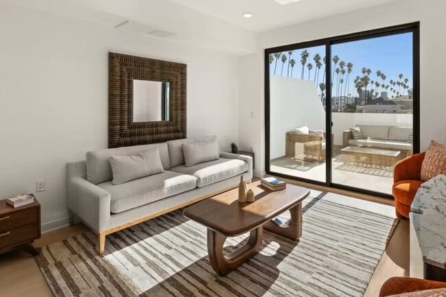 Building Photo - The Harper on Beverly