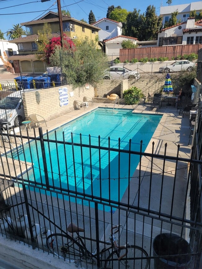 Photo - 3007 Rowena Ave Apartments Unit 4