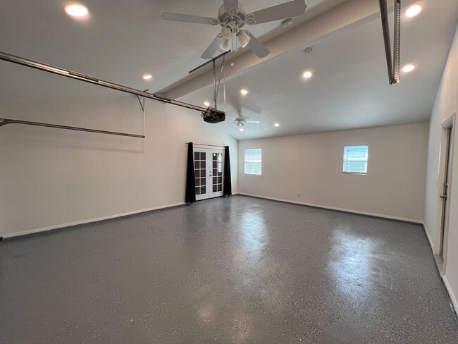 Photo - 469 W 2nd St