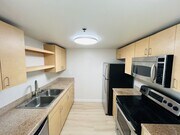 Photo - 425 W Beech St