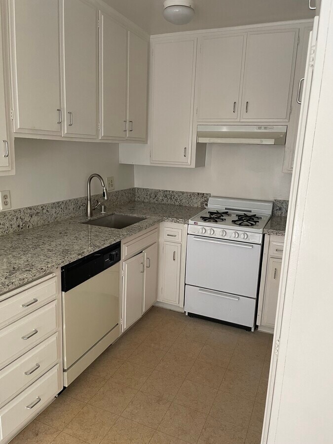 Photo - 1440 S Centinela Ave