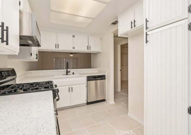 Building Photo - 616 S Santa Fe St Unit 7