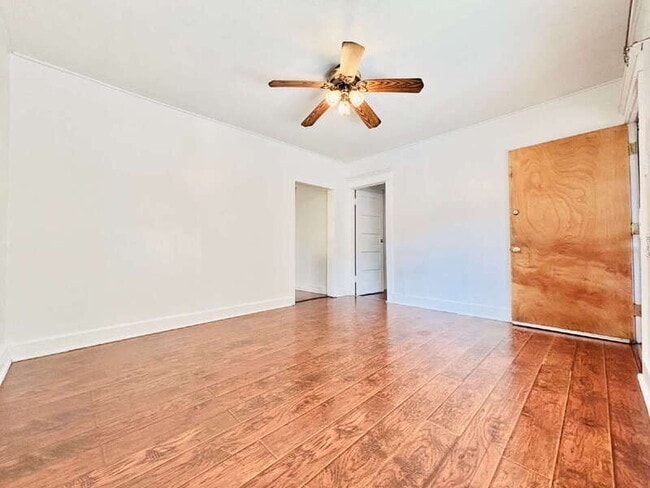 Photo - 2511 Ganahl St