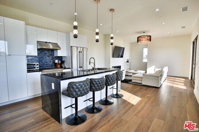 Photo - 8505 Belford Ave