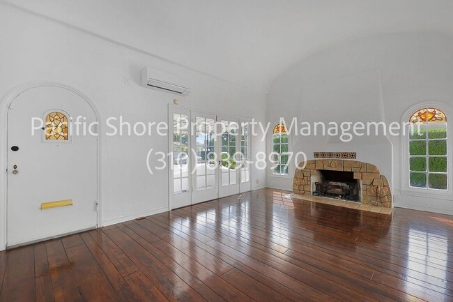 Photo - 1107 Superba Ave