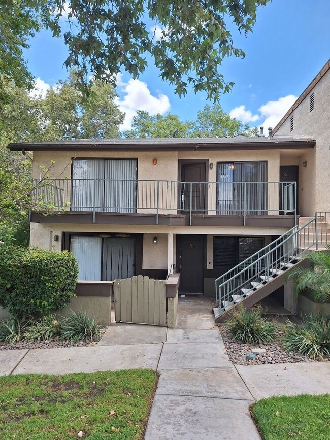 Building Photo - **Move In Special** 2 Bedrooms in the City of Redlands Unit 11