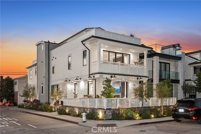 Building Photo - 201 Opal Ave