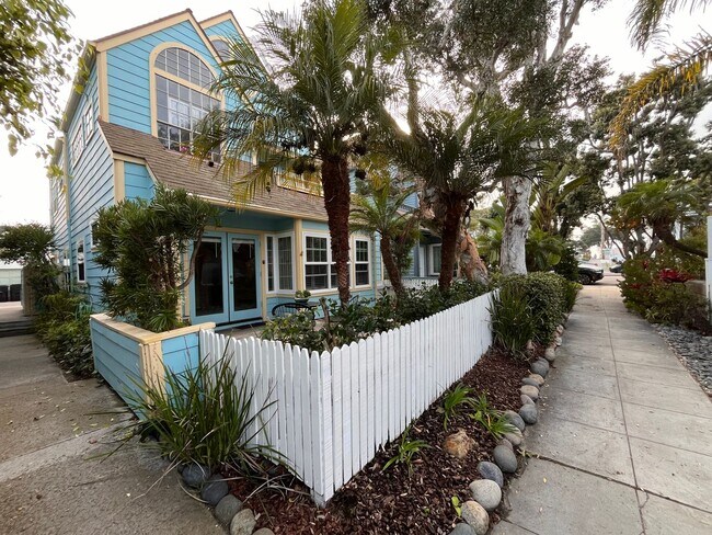 Photo - Mission Beach, 2 bedroom, 2 bathroom, with New Carpet, Parking, Laundry, Patio (807 Nantasket Ct.... Unit A