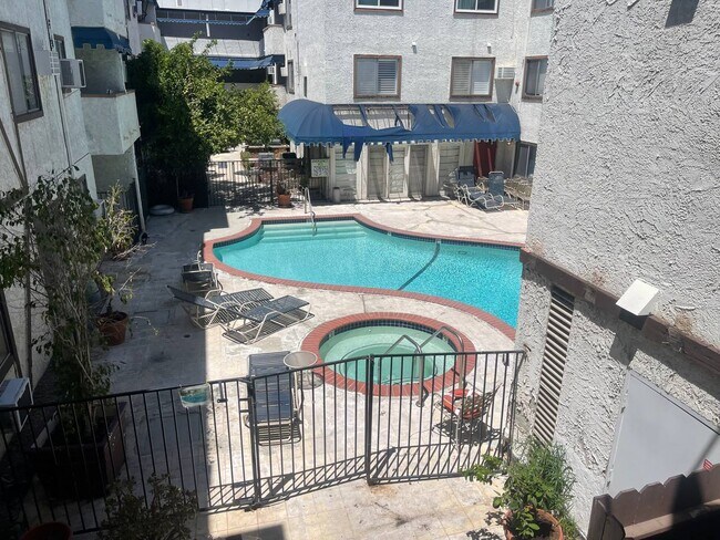 Photo - 18530 Hatteras St Unit Tarzana