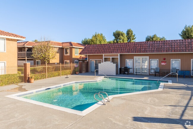 Newporter Apartments - Newporter Apartments