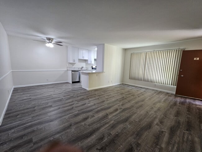 Building Photo - 5430 Corteen Pl Unit 4