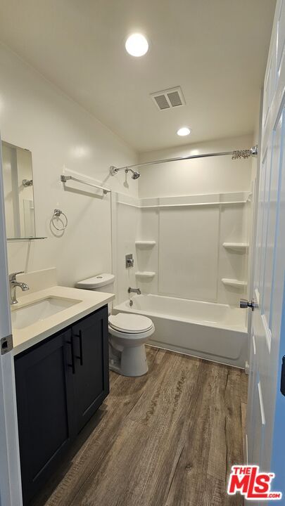 Photo - 1320 W 37th St