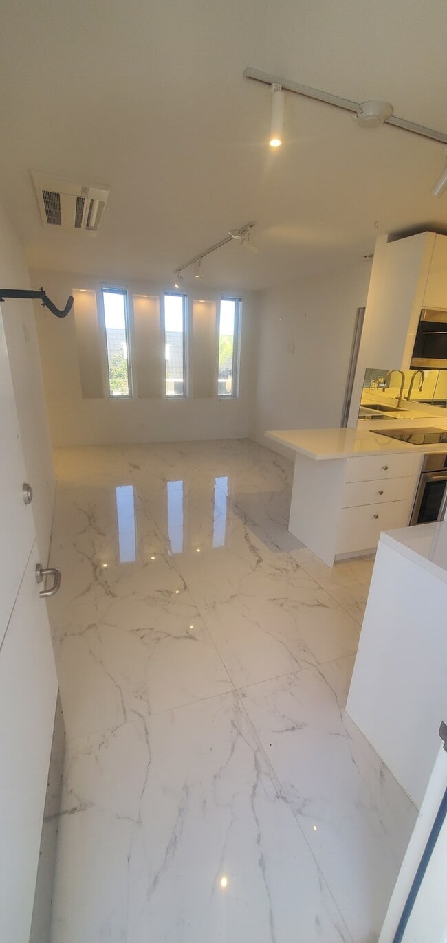 Photo - 705 E Balboa Blvd Unit A