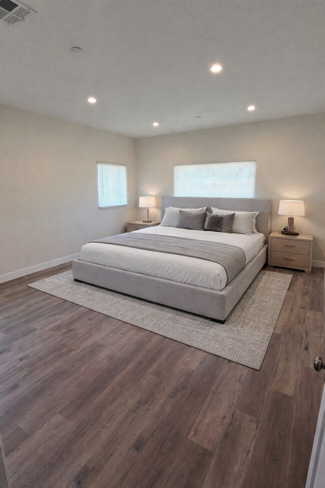 Photo - 6722 Simpson Ave