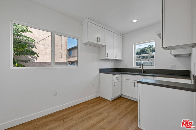 Photo - 222 E Vernon Ave