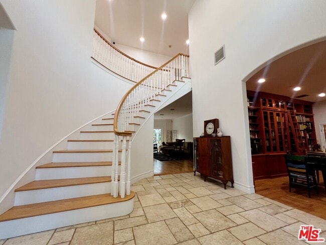 Photo - 3128 Club Dr