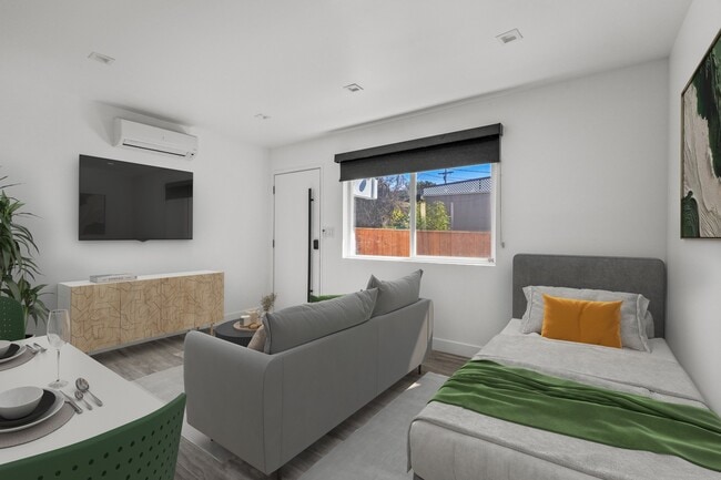 Photo - 2814 Sichel St Unit 3