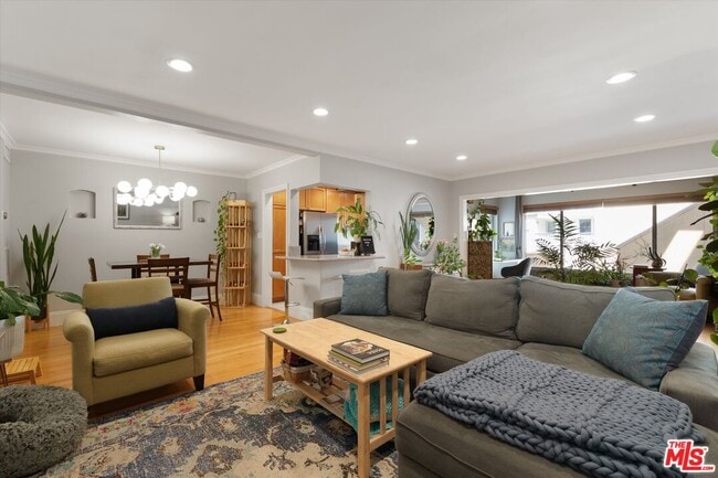 Building Photo - 14934 Dickens St Unit 7