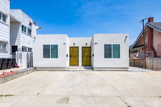 211 & 211 1/2 - 4626 Wall St Rental