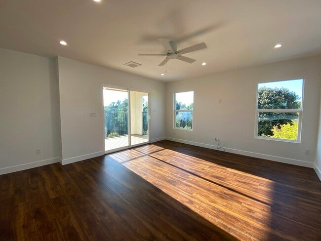 Photo - 2924 32nd St Apartment Unit 2924 32nd Street