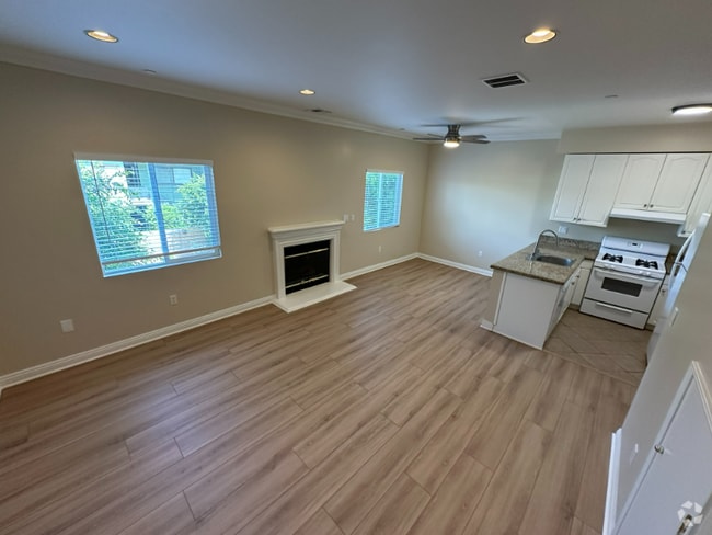 Building Photo - 22651 Del Valle St Rental