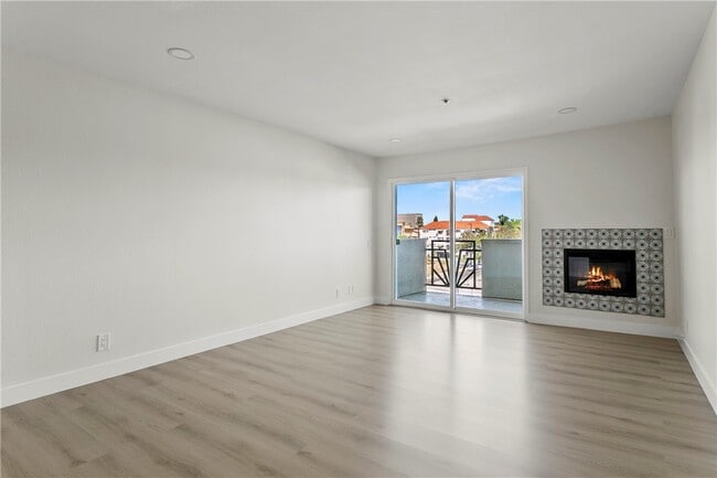 Building Photo - 450 W 4th St Unit 304 Rental