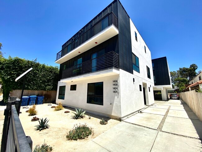 Building Photo - 1406 N Sycamore Ave Unit 1406 1/2
