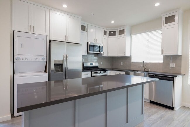 Photo - 1130 1/2 West 39th Street