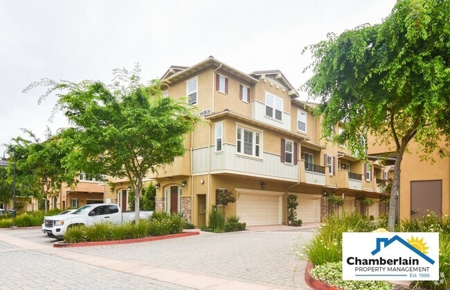 Building Photo - 3bedroom 3 bath home in the Solaire Commun...