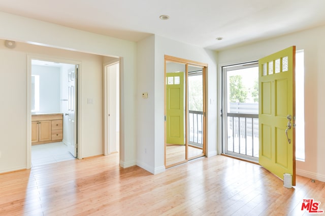 Photo - 653 Vernon Ave