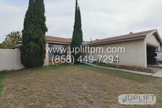 Photo - 3 Bed, 2 Bath House w/ 2-Car Garage, Priva...