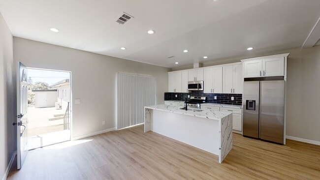 Photo - 4BD/2BA on La Dorna (Lease out, pending si...