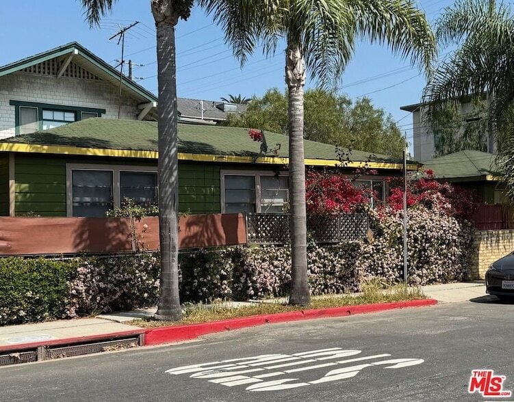 Photo - 802 Superba Ave