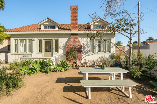 Photo - 818 Palms Blvd