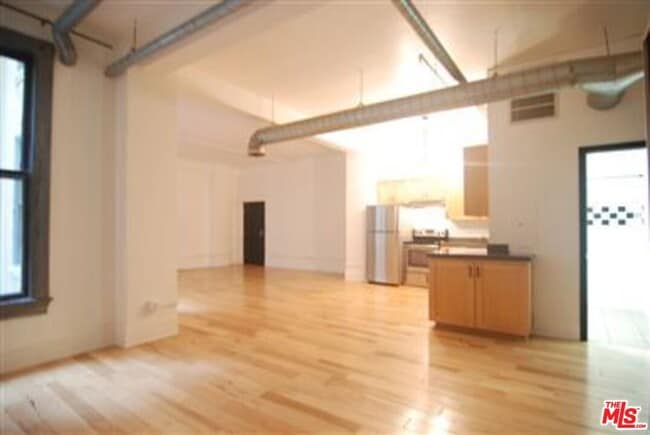 Building Photo - 108 W 2nd St Unit 404