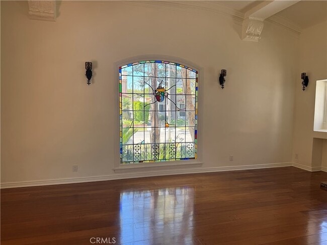 Photo - 144 S La Peer Dr