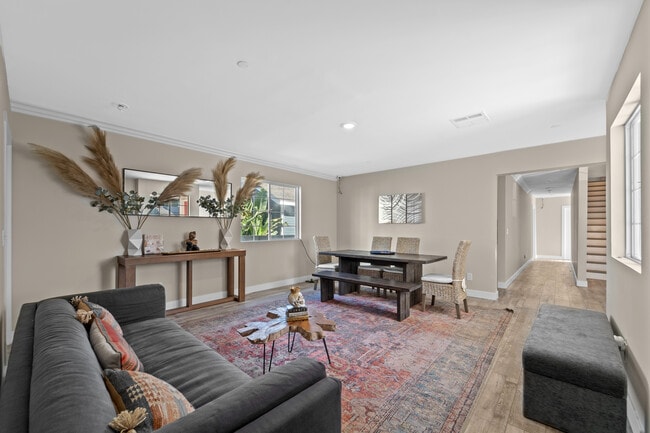 Photo - 616 N Hobart