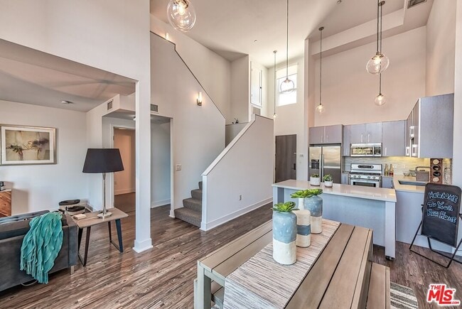 Photo - 1168 S Barrington Ave Condo Unit 504