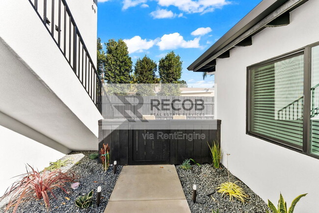 Building Photo - 4286 Samoset Ave Unit 6