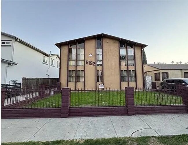 Building Photo - 5192 20th St Unit 6