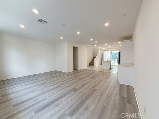 Photo - 400 Transport