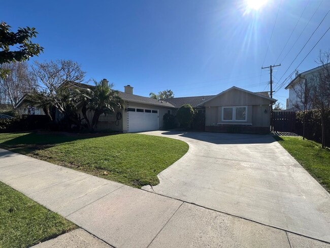 Building Photo - 3 Bedroom pool home available in exclusive Rossmoor neighborhood