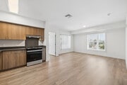 2BR, 2BA - 778SF - Living Room - Metro at Florence